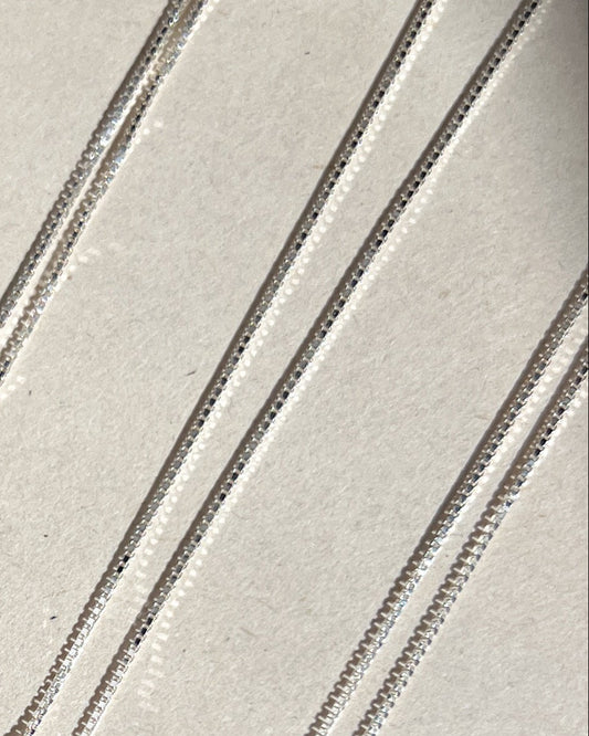 a silver venetian box chain