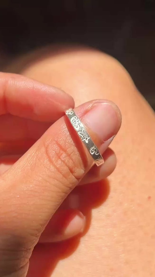 Anillo de Flor de Nacimiento Personalizado FLORA